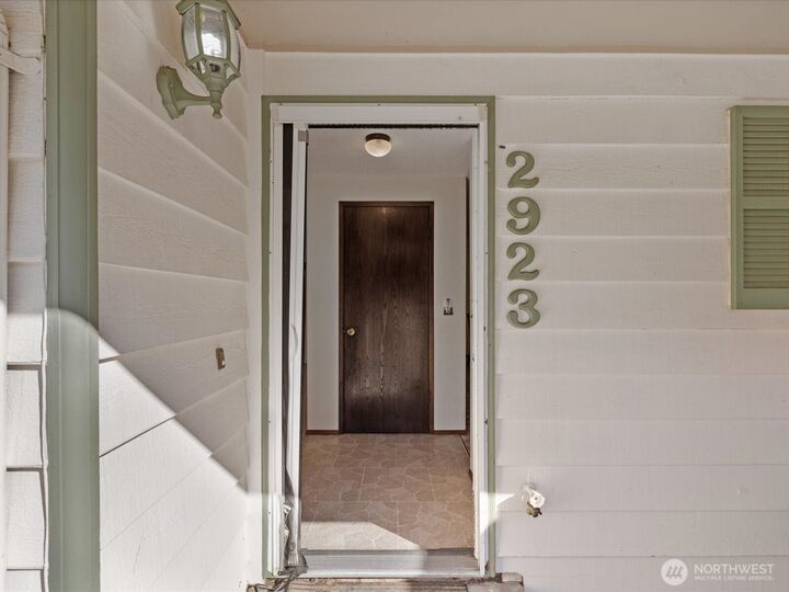 Property Photo:  2923  Lakeview Way  WA 98260 