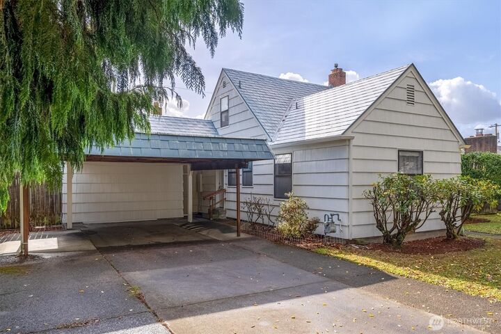 Property Photo:  2727  Hemlock Street  WA 98632 