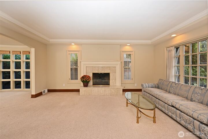 Property Photo: 3654 W Viewmont Way W WA 98199