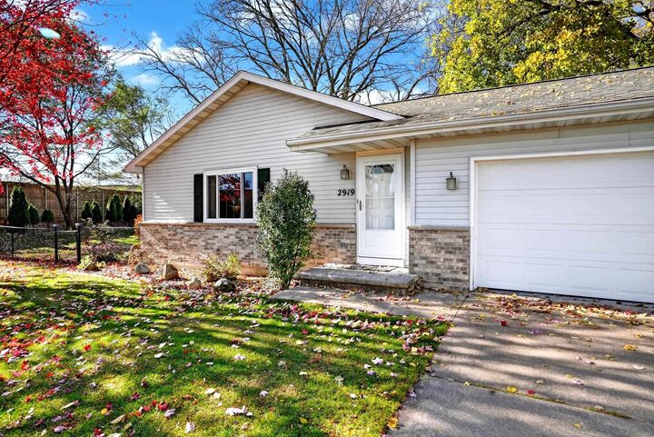 Property Photo:  2919 S Moon Beam Court  WI 54915 