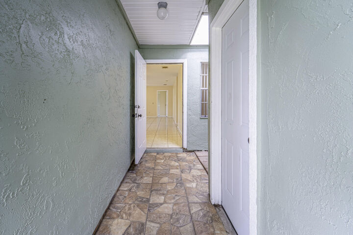 Property Photo:  1437 SE Rivergreen Circle  FL 34952 