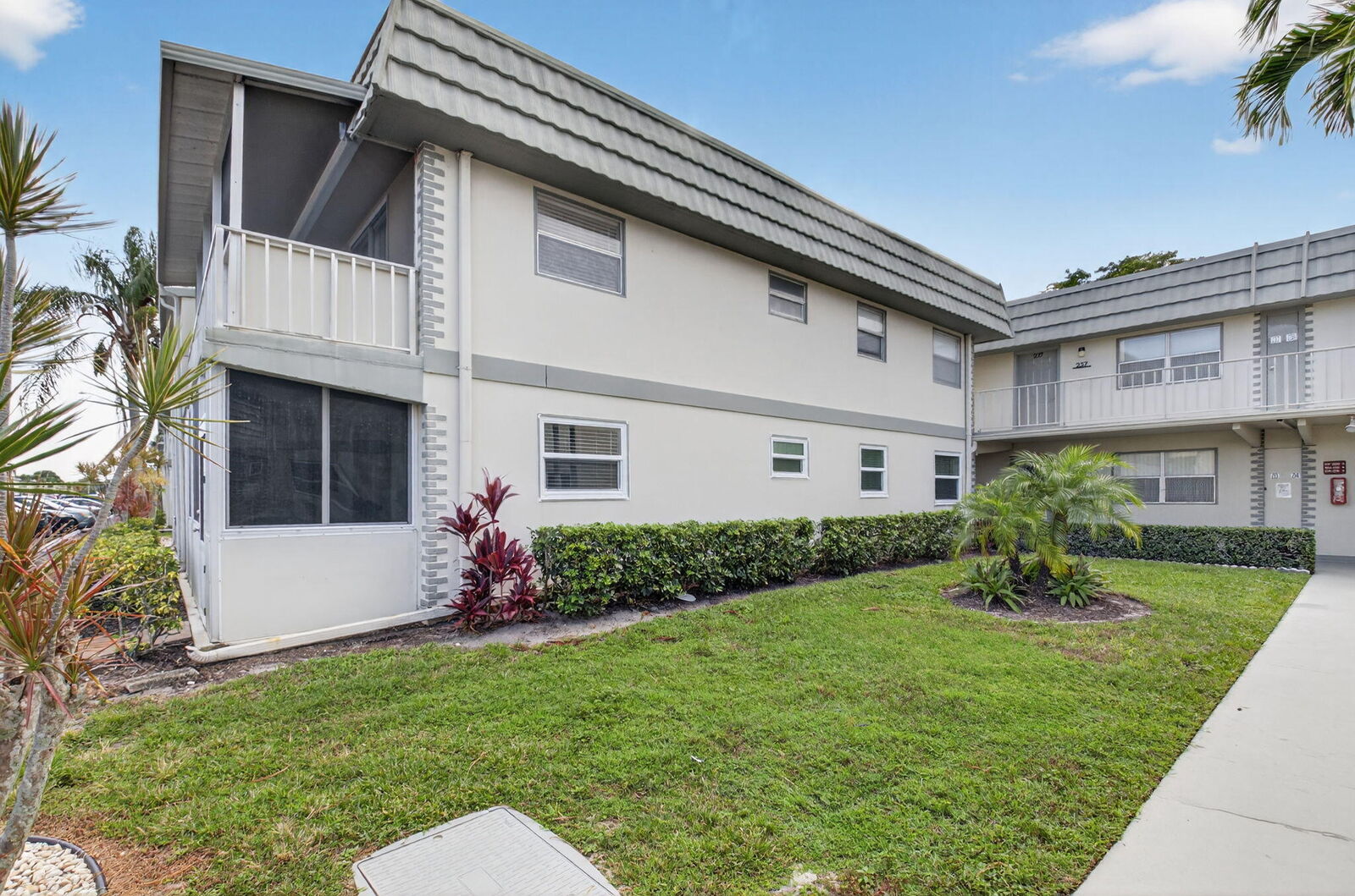 Property Photo: 212 Monaco Way E FL 33446