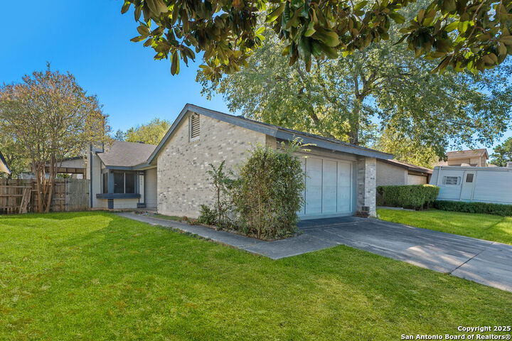 Property Photo:  5936 Misty Glen  TX 78247 