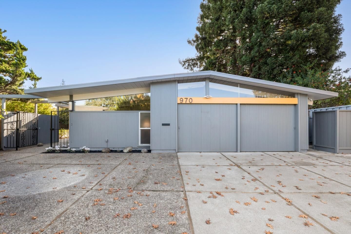 Property Photo: 970 Blair Court CA 94303