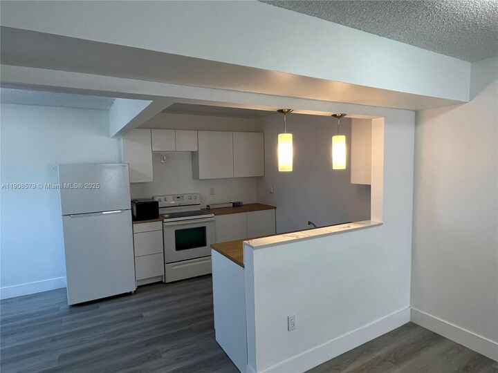 Property Photo: 455 NE 210th Circle Ter 10418 FL 33179