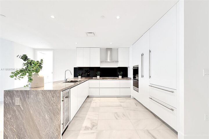 Property Photo:  700 NE 26th Ter 2603  FL 33137 