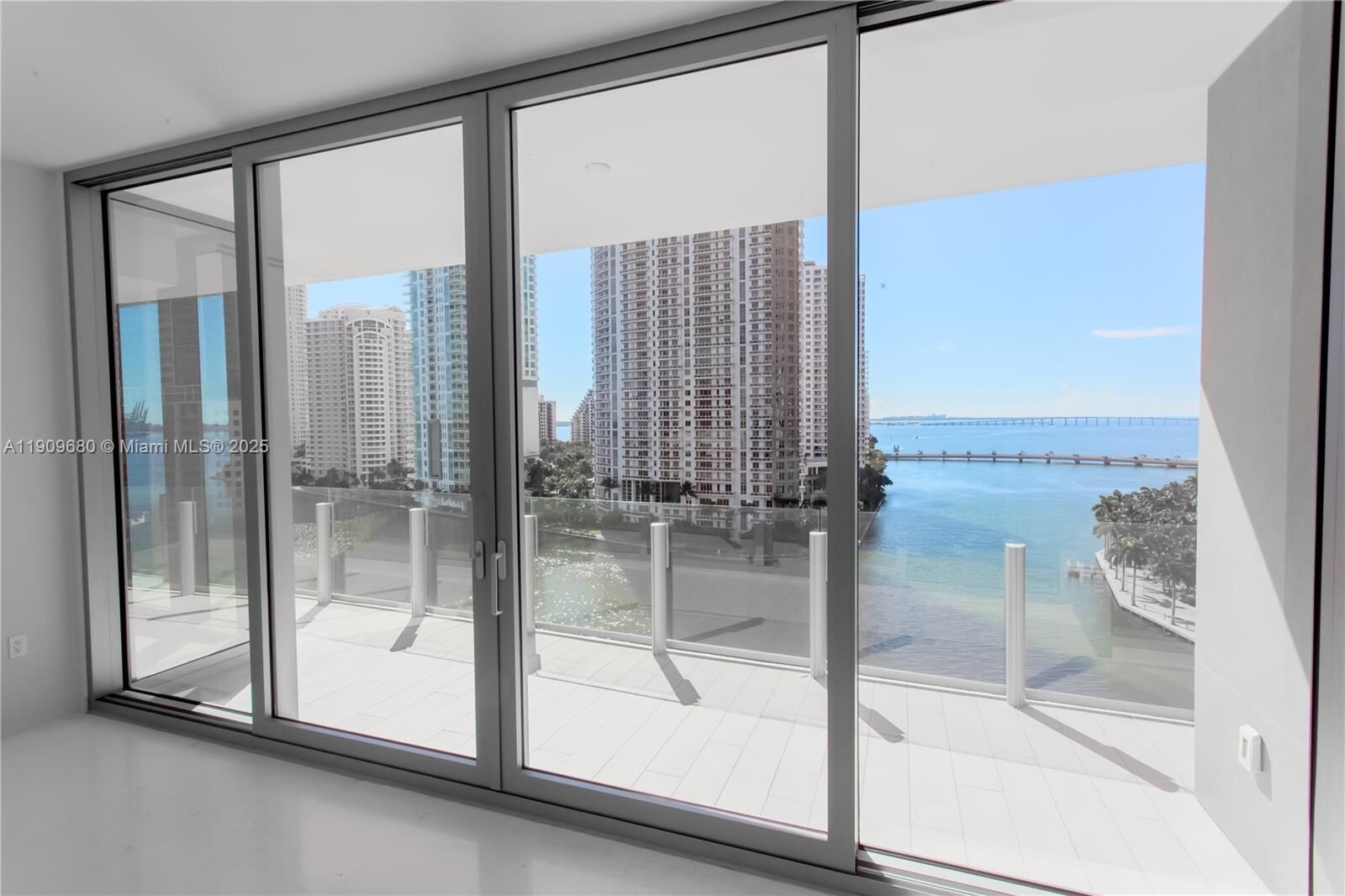 Property Photo: 300 Biscayne Blvd Way 1003 FL 33131