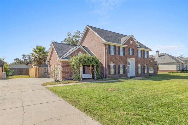 Property Photo: 1905 Plantation Drive LA 70605