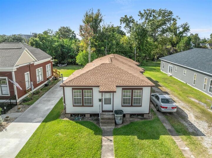 Property Photo: 420 Moss Street LA 70601