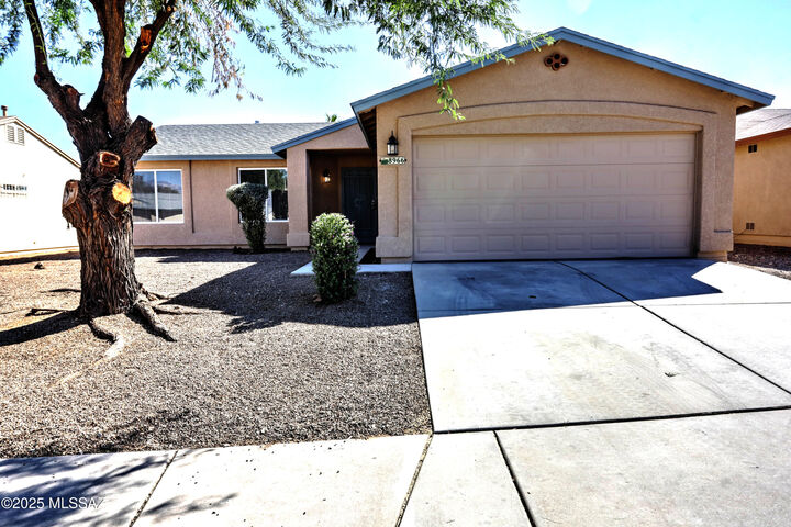 Property Photo: 8966 E Fairway Groves Drive AZ 85730