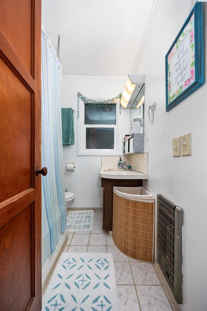 Property Photo: 312/314 Bernard Ave WA 99352