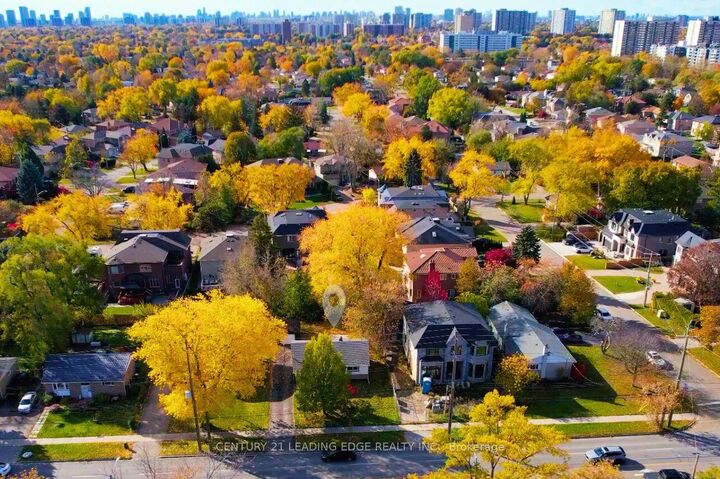 Property Photo:  2728 Kennedy Road  ON M1T 3H9 