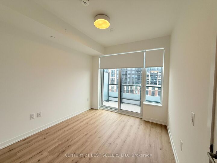 Photo de la propriété: 2485 Eglinton Avenue 816 ON L5M 2T1