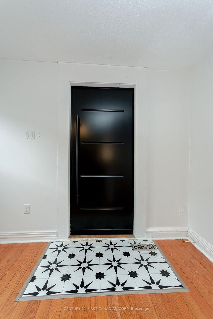 Property Photo:  331 Erie Street 3  ON N5L 1E3 