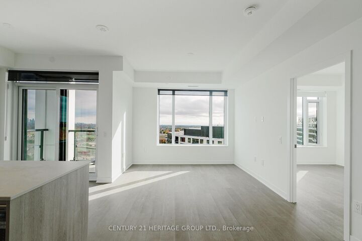 Property Photo: 2495 Eglinton Avenue W 1411 ON L5M 2T2