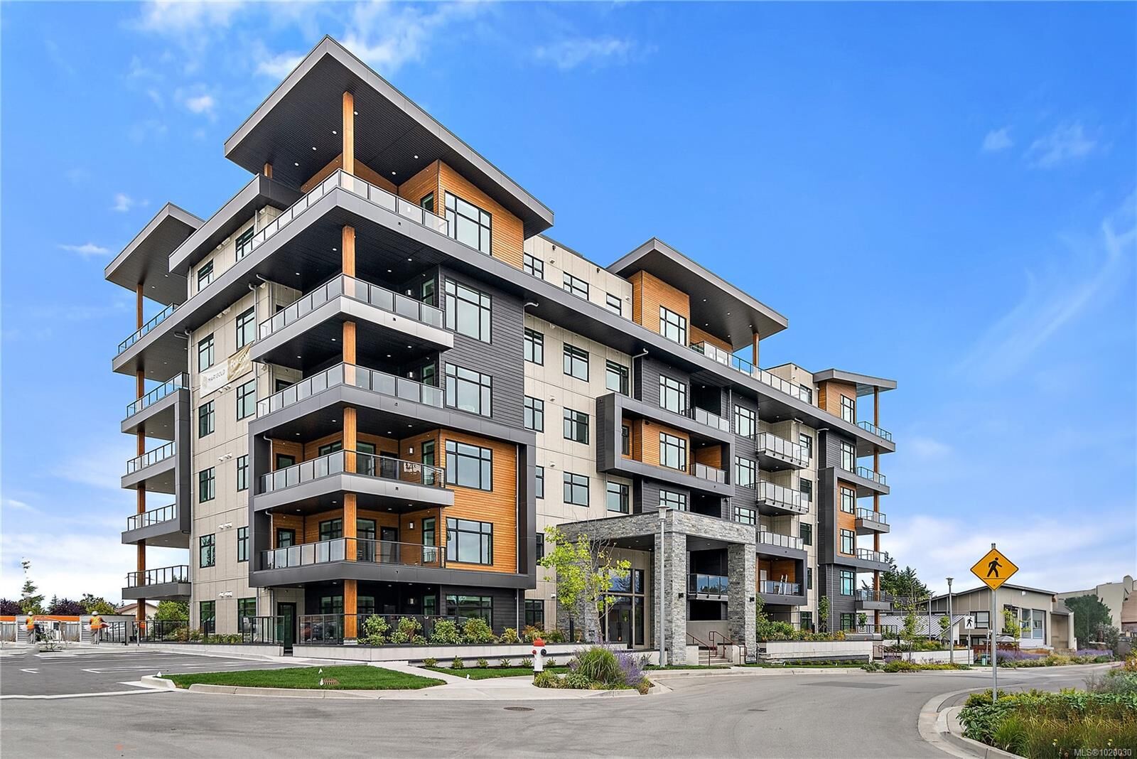 Property Photo:  2520 Hackett Cres 209  BC V8M 0B9 