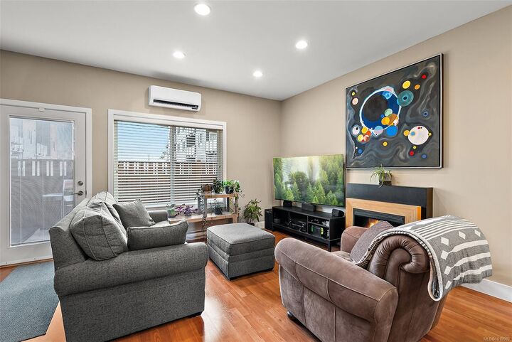 Property Photo: 1893 Prosser Rd 6 BC V8M 1N4