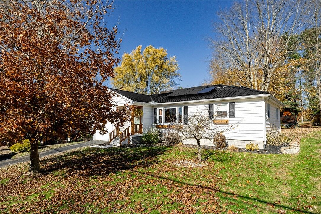 Property Photo:  10 Fredonia Rd  PA 16125 