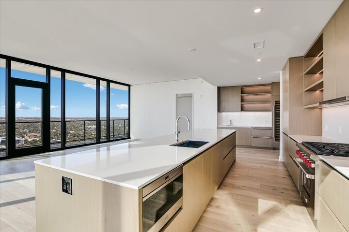 Property Photo: 610 Davis Street 4304 TX 78701