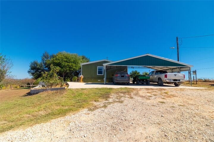 Property Photo: 250 Rocky Road TX 78644