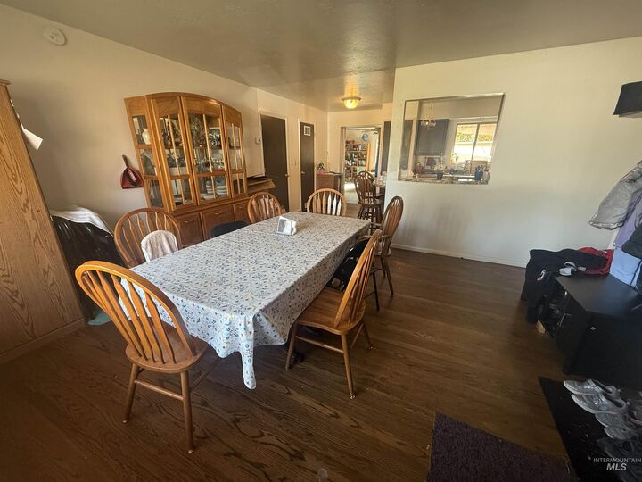 Property Photo: 975 E 17th N ID 83647