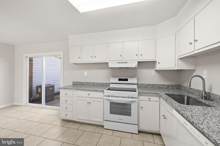 Property Photo: 129 Hickok Circle VA 22401