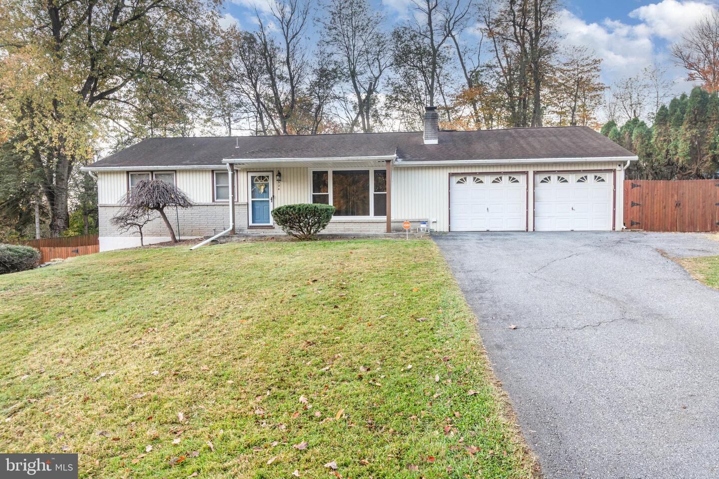 Property Photo: 524 Ellencroft Road PA 17339