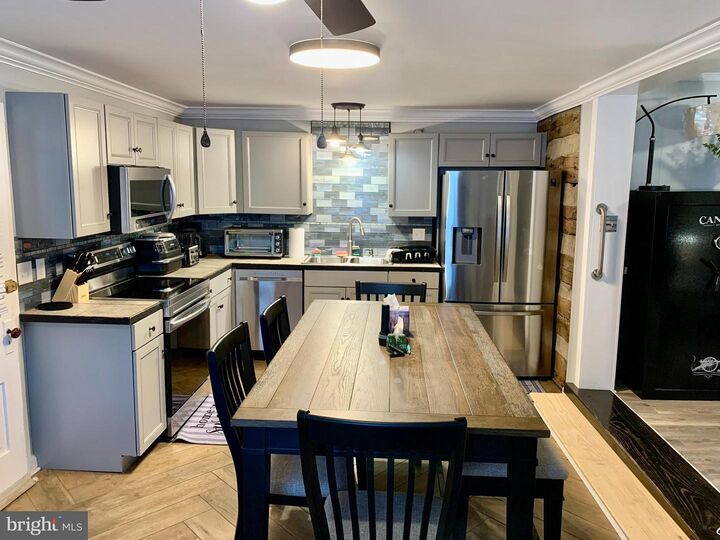 Property Photo:  5867 Old Route 22  PA 19506 