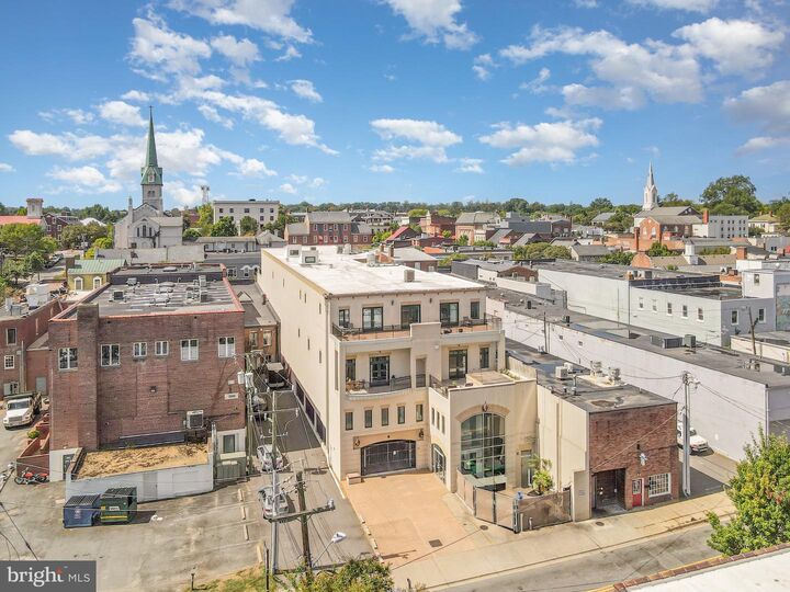 Property Photo: 913 Caroline B VA 22401