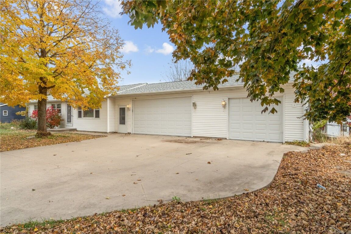 Property Photo:  150 Isham Drive  IA 52302 