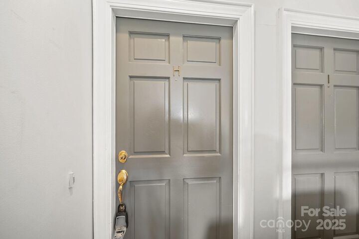 Property Photo:  2315 Selwyn Avenue H  NC 28207 