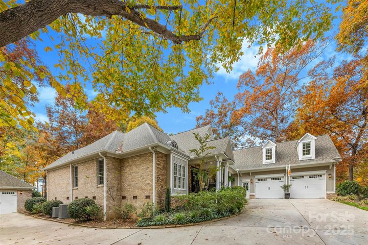 Property Photo:  6722 Fox Ridge Circle  NC 28036 