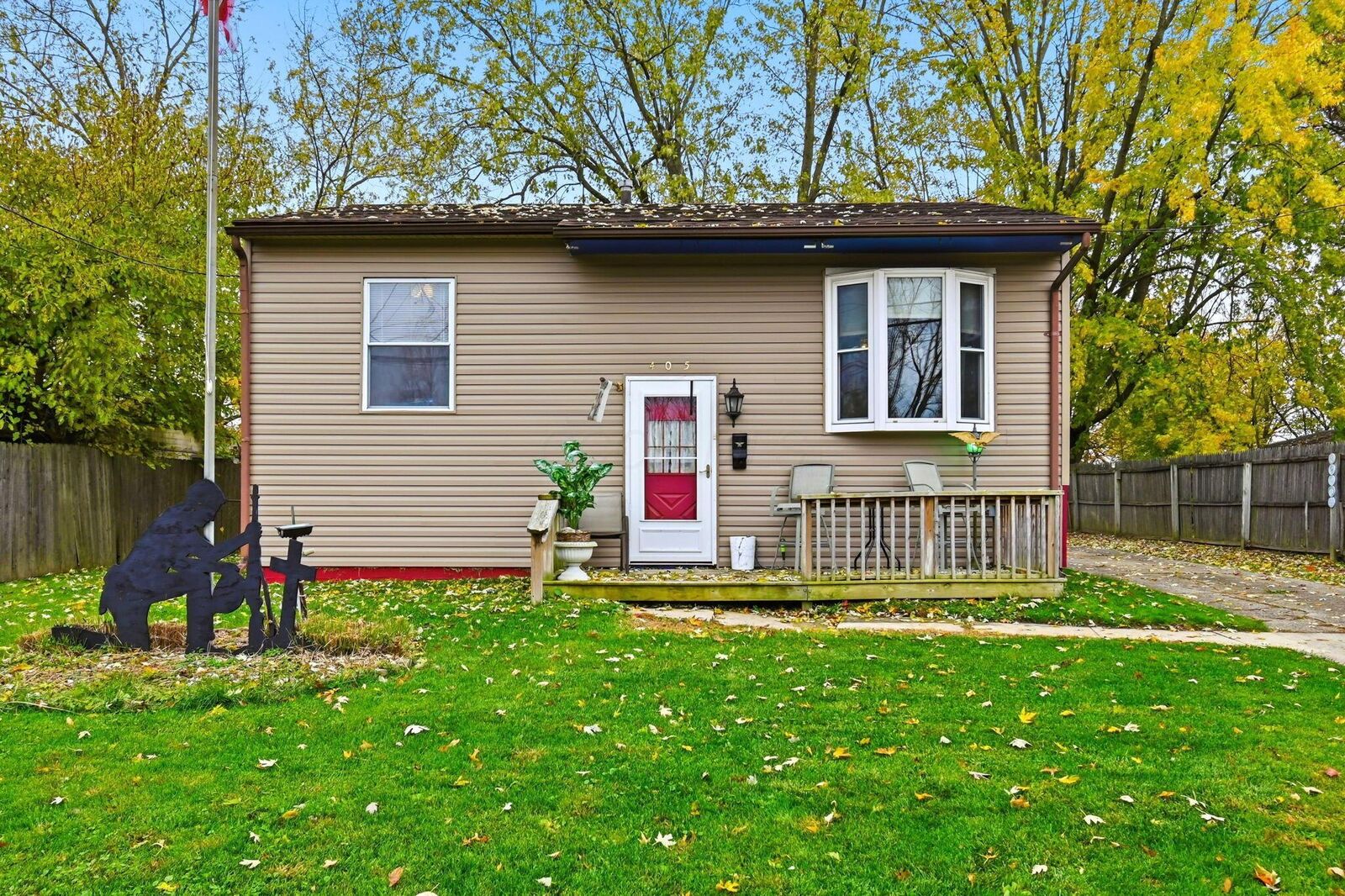 Property Photo: 405 Fairview Street OH 43302