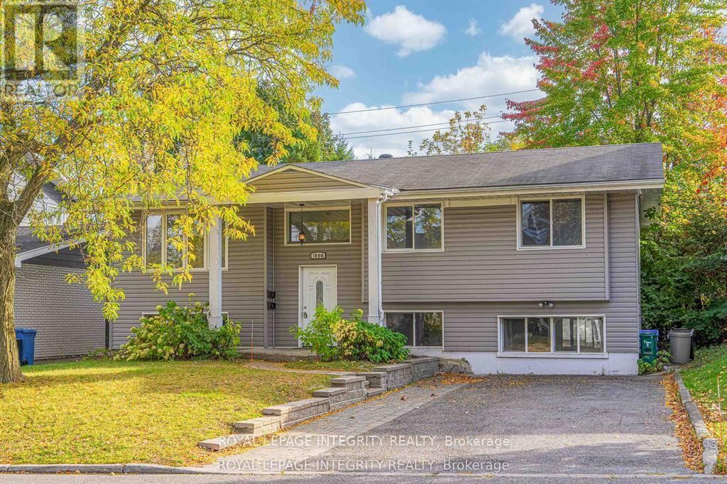 Property Photo:  1896 Featherston Drive A  ON K1H 6P5 