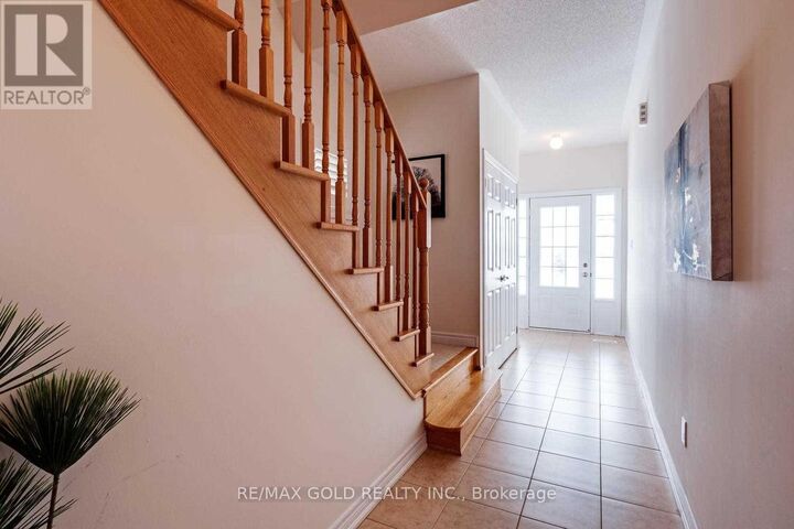 Property Photo:  71 Lanark Circle Upper  ON L6X 5L3 