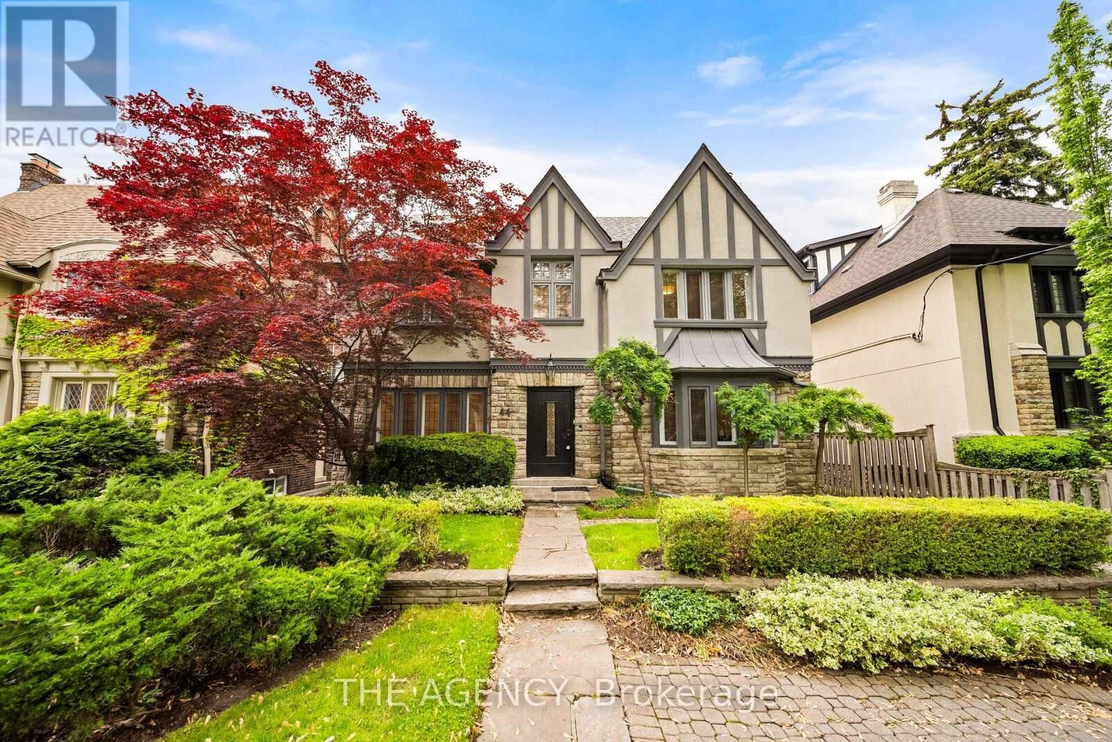 Property Photo:  44 Elderwood Drive  ON M5P 1X1 