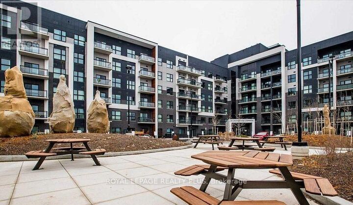 Property Photo:  128 Grovewood Common 625  ON L6H 0X3 