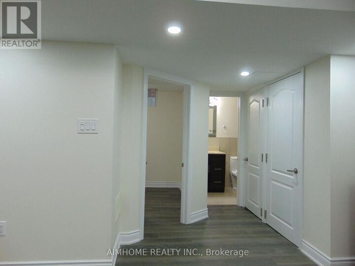 Property Photo:  2450 Credit Valley Road  ON L5M 4G6 