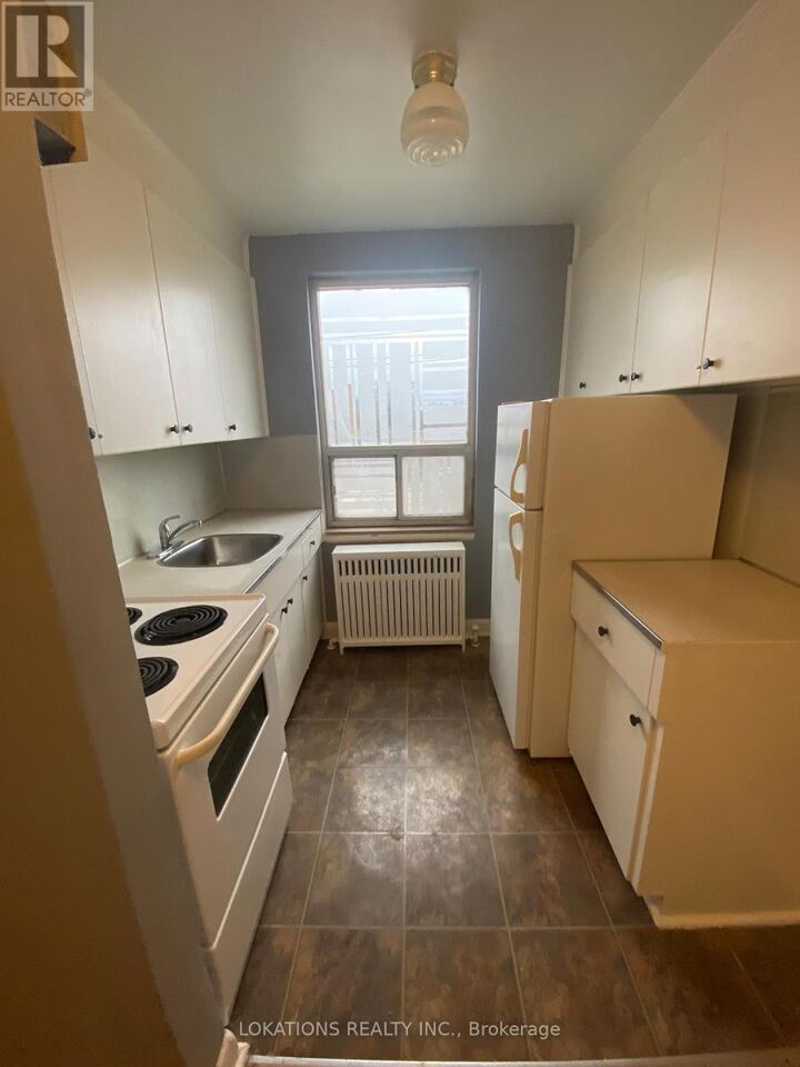 Property Photo:  2135 Avenue Road 206  ON M5M 3M6 