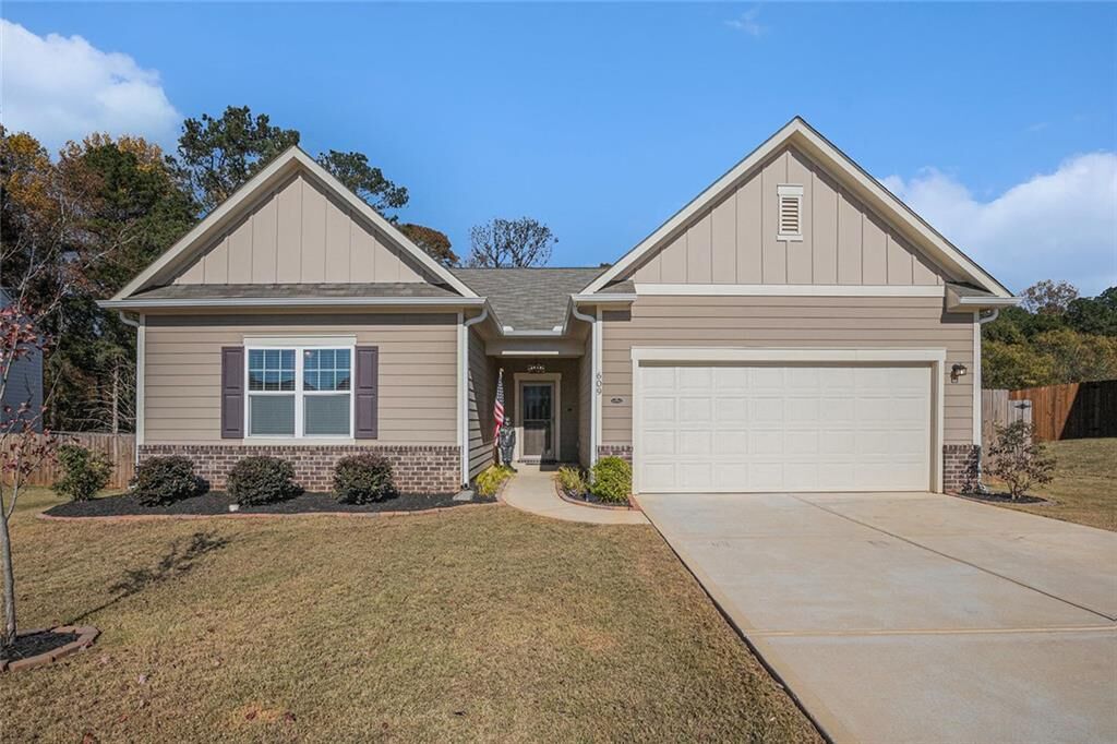 Property Photo: 609 Bentwater Way GA 30548