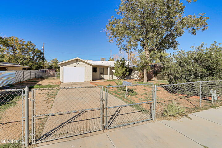 Property Photo: 3317 E San Antonio Avenue TX 79905