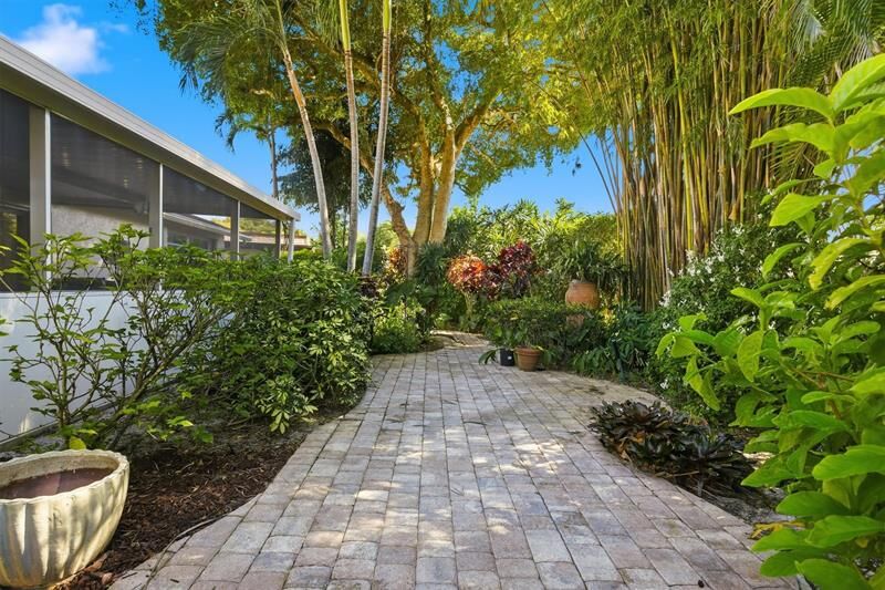 Property Photo:  4803 Queen Palm Ln  FL 33319 