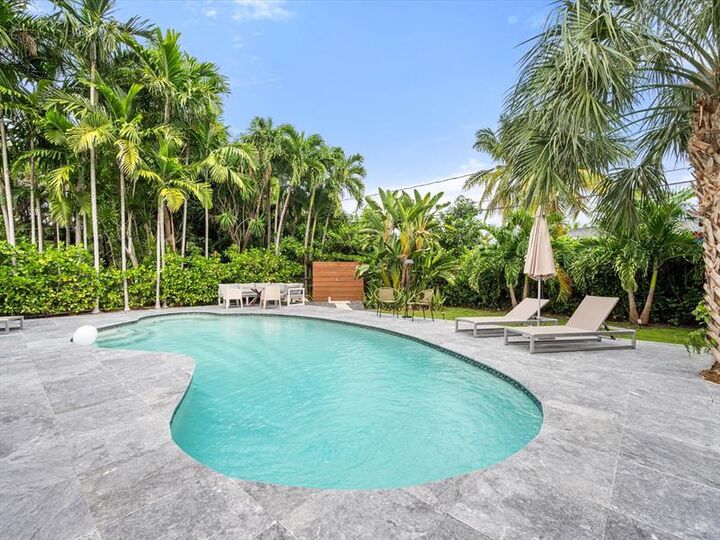 Property Photo: 1232 NE 17th Way FL 33304