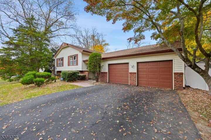 11 Woodview Dr  Marlboro Twp. NJ 07746 photo