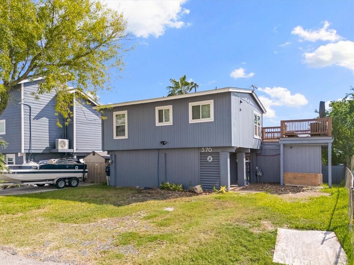 Property Photo:  370 Ling Street  TX 77563 