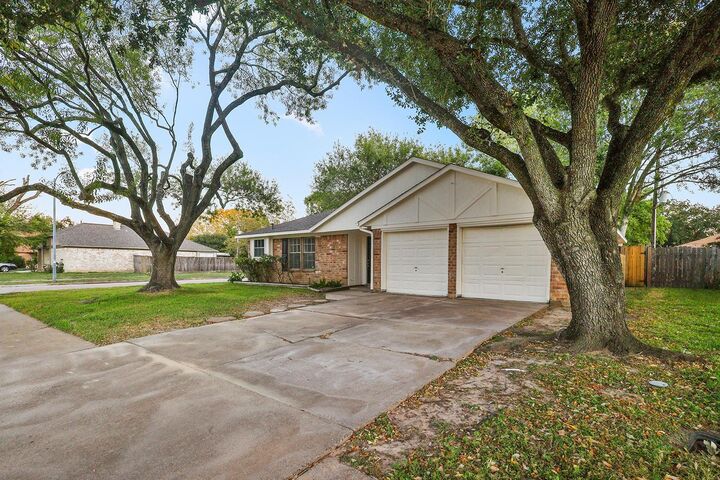 Property Photo:  1003 Valley Ranch Drive  TX 77450 