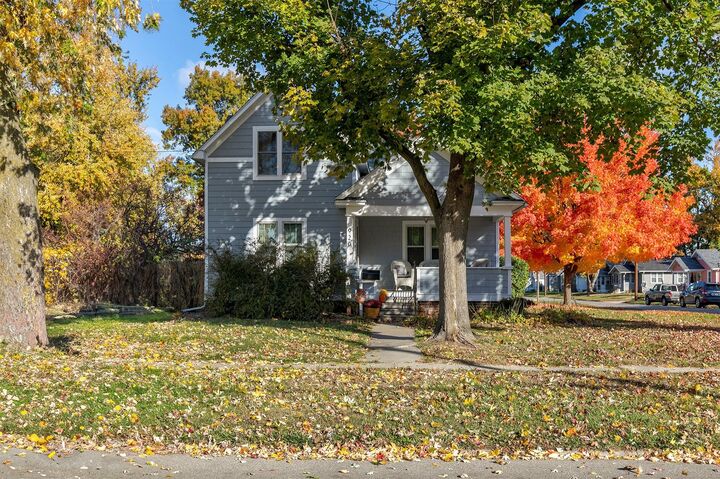 Property Photo: 920 S 5th Avenue E IA 50208