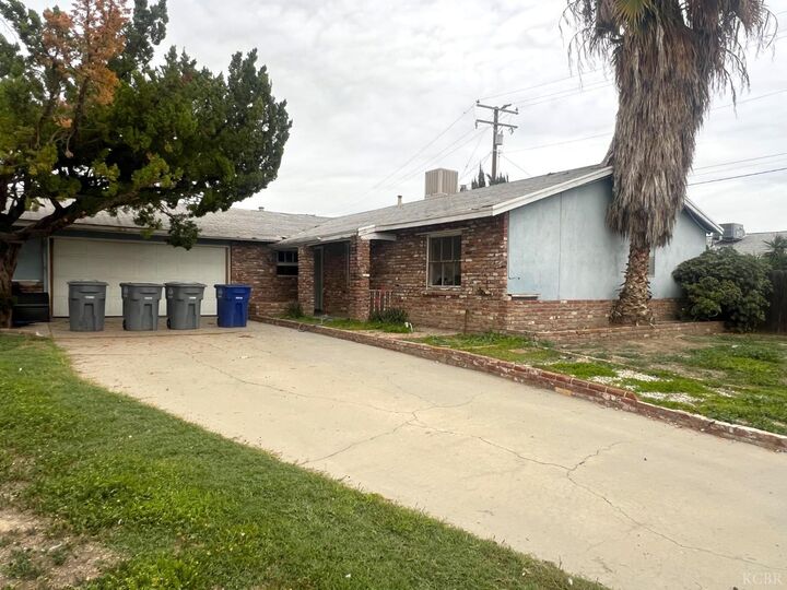 Property Photo: 14106 Vista Drive CA 93202