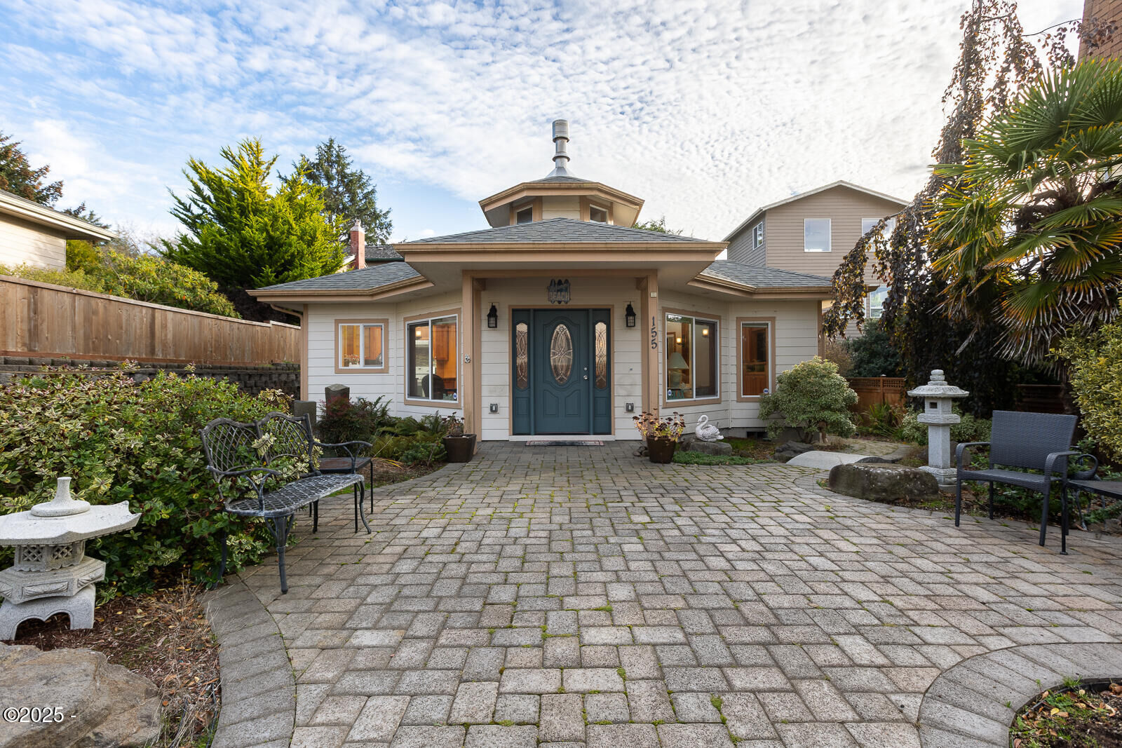 Property Photo: 155 SW 26th Street OR 97365