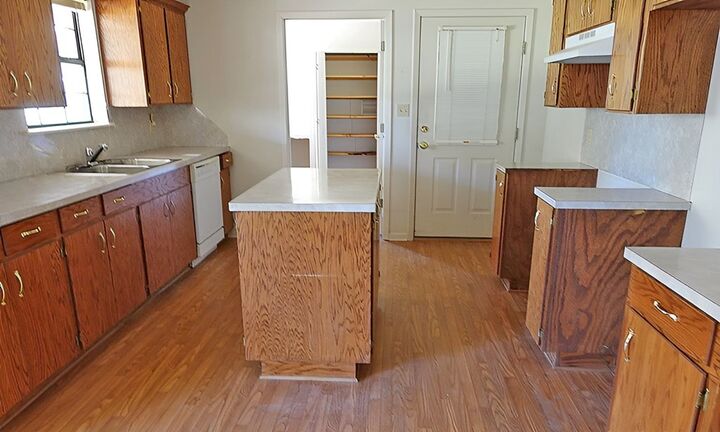 Property Photo: 300 Oak Ln TX 75935